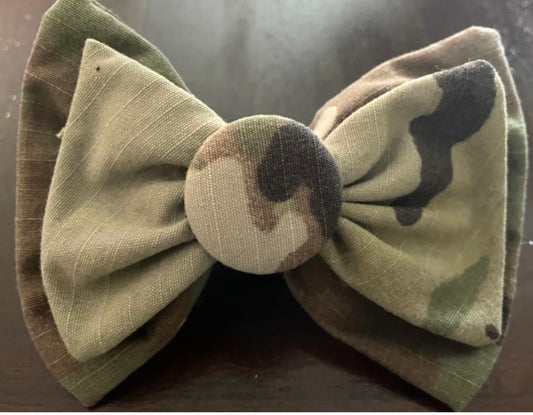 OCP DOG BUTTON BOW