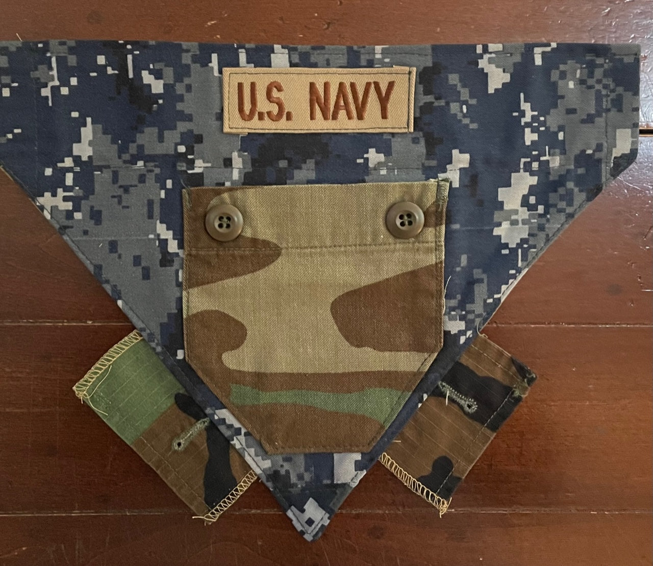 XS NAVY BL DIG/WOODLAND REV DOG BANDANA