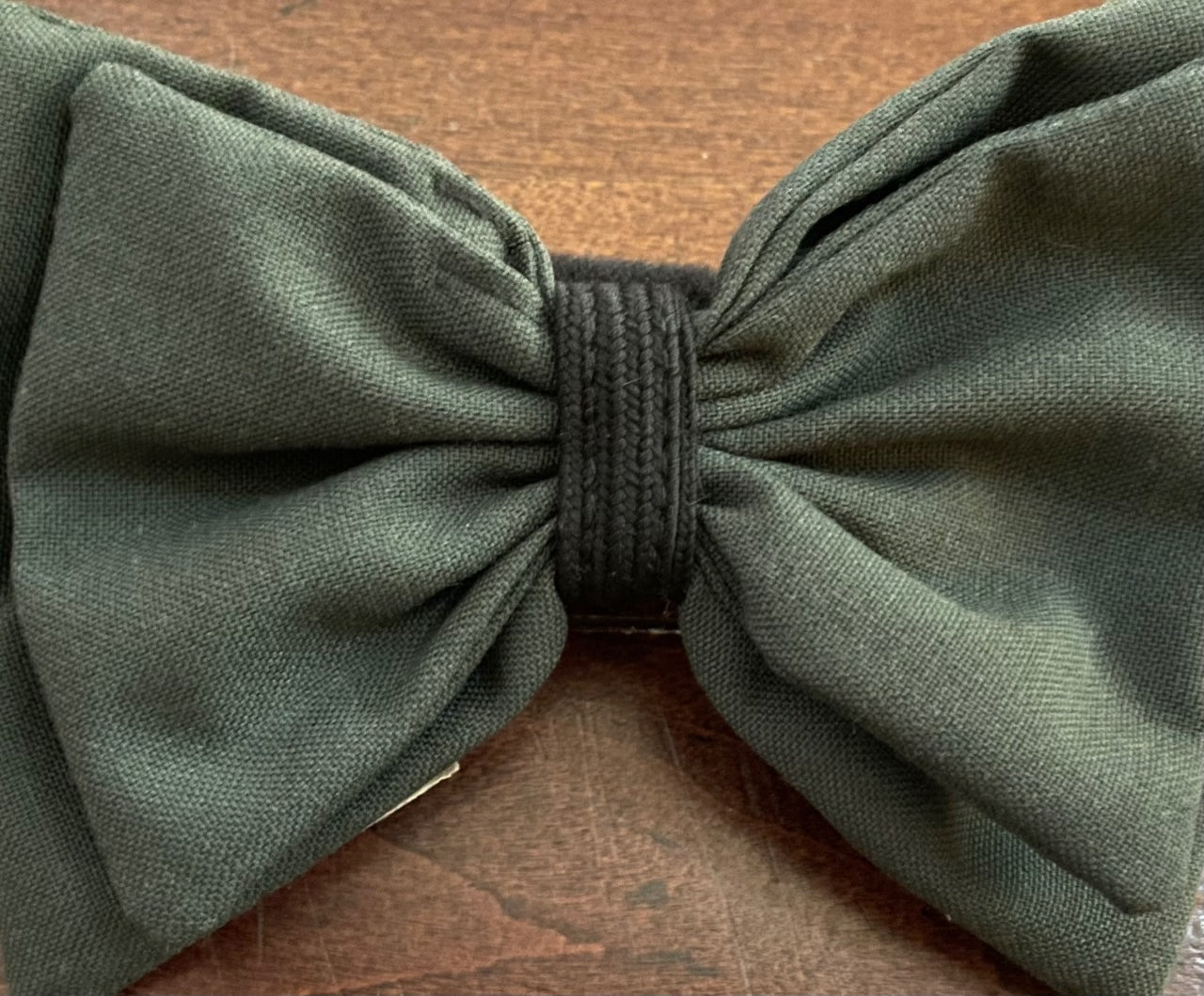 ARMY DRESS GREEN W/BLACK DOG BOW TIE
