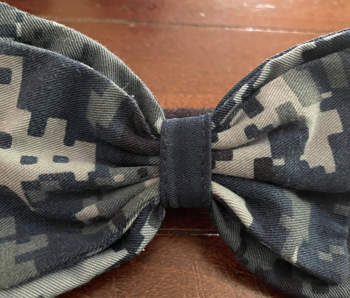 NAVY BL DIG DOG BOW TIE
